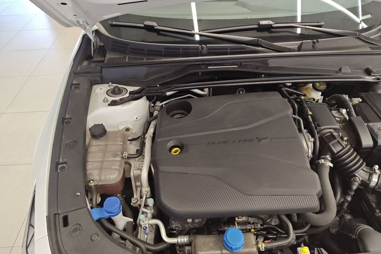 长安UNI-V 2024款 1.5T 高能版机舱底盘25