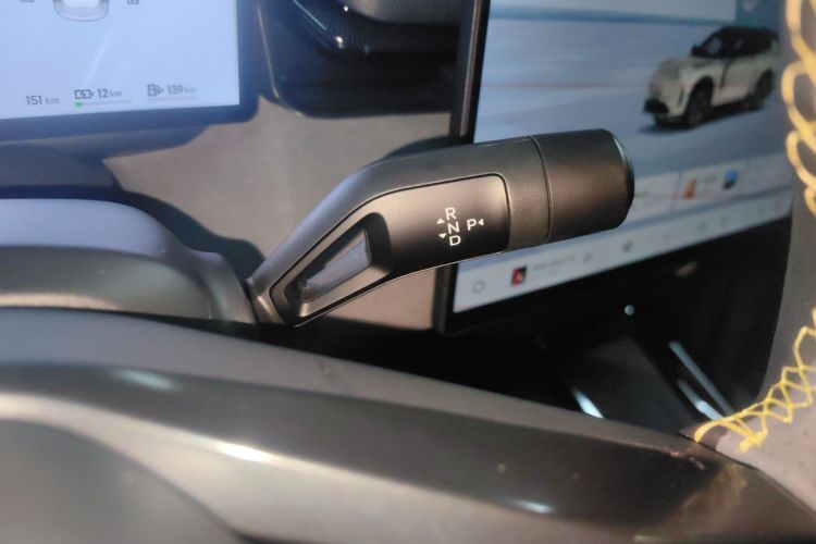 领克08 EM-P 2025款 120km 长续航Halo中控内饰18