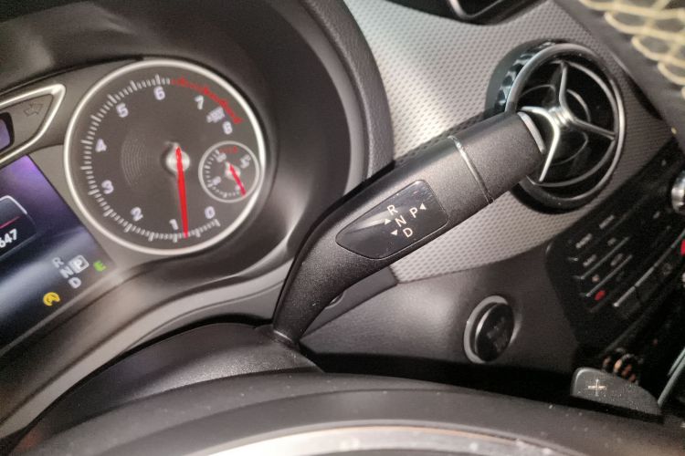 奔驰B级 2015款 B 200 时尚型中控内饰18