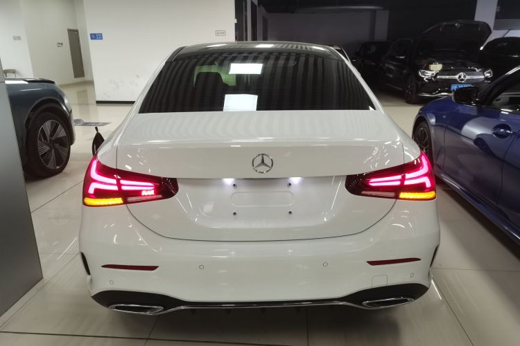 奔驰A级 2022款 改款三 A 200 L 运动轿车时尚型车身外观6