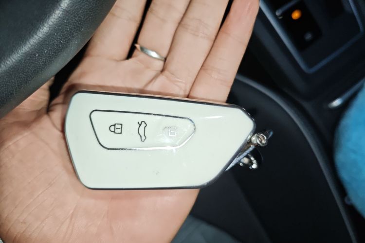 大众 高尔夫 2023款 改款 280TSI DSG R-Line Lite中控内饰11