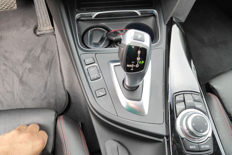 宝马4系 2016款 420i 设计套装型中控内饰18