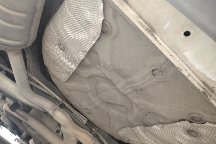 别克 君威 2015款 1.6T 精英技术型局部细节9009