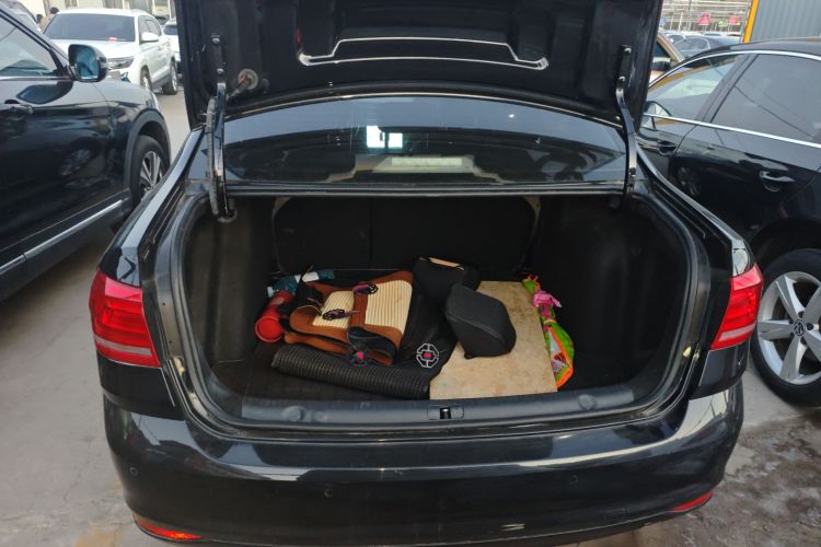 大众 朗逸 2017款 1.6L 自动舒适版机舱底盘23