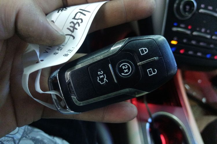 林肯MKC 2014款 2.0T 两驱尊雅版中控内饰11