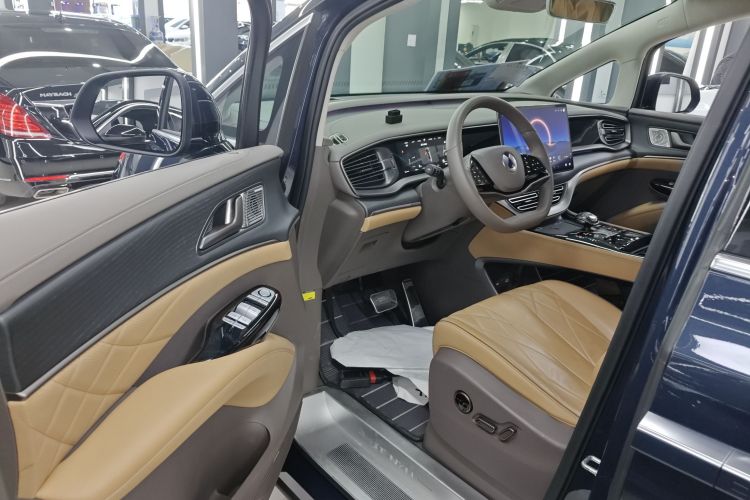 腾势D9 2022款 DM-i 970 四驱旗舰型中控内饰7003