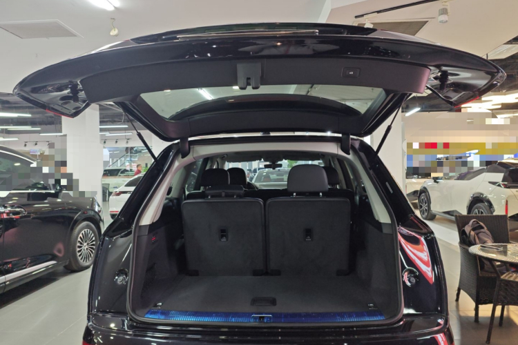 奥迪Q7 2019款 45 TFSI 舒适型机舱底盘23