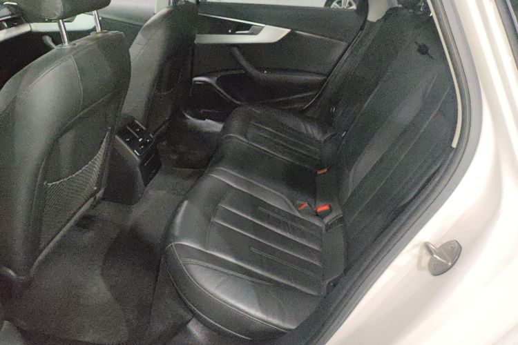 奥迪A4L 2019款 40 TFSI 时尚型 国VI中控内饰21