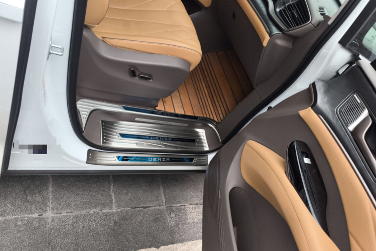 腾势D9 2022款 DM-i 1040 尊贵型局部细节9005