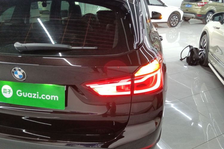 宝马X1 2018款 sDrive18Li 尊享型车身外观9