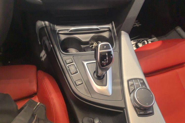 宝马3系 2019款 320i M运动曜夜版局部细节18