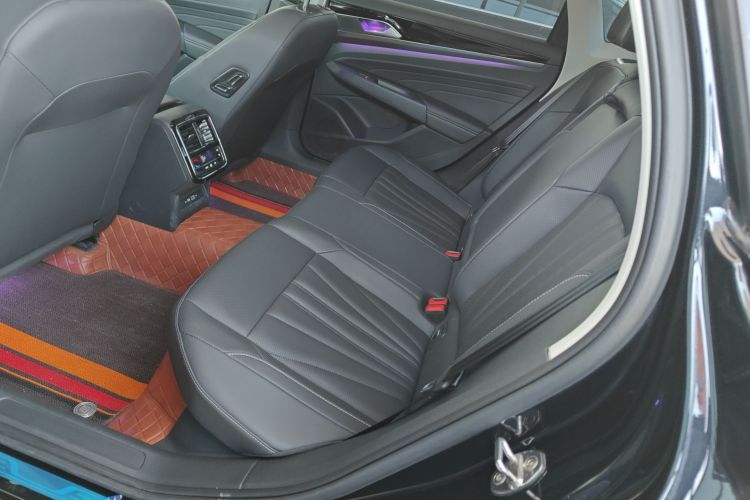 大众 帕萨特 2025款 出众款 380TSI 星空龙腾版中控内饰21