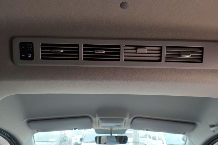 金杯 金海狮 2023款 1.5L 客车工程狮 5/6/7座中控内饰22