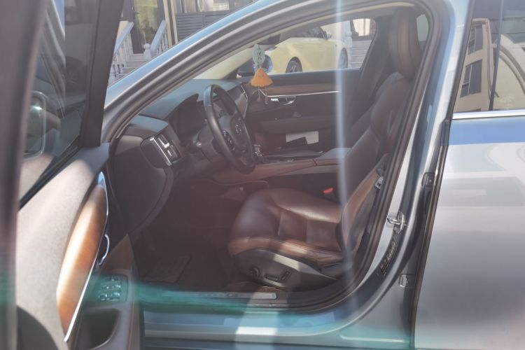 沃尔沃S90 2019款 T5 智远版中控内饰19