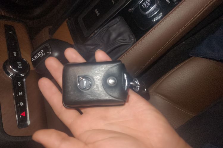 沃尔沃XC90 2020款 T6 智逸豪华版 7座中控内饰7001