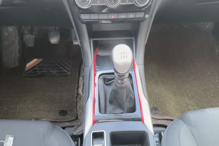 哈弗H2 2018款 创享版 蓝标 1.5T 手动两驱时尚型中控内饰18