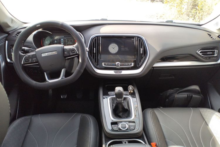 捷途X70 2020款 1.5T 手动智行版 7座中控内饰12