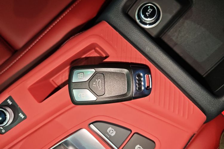 奥迪A4L 2024款 40 TFSI 豪华动感型中控内饰7001