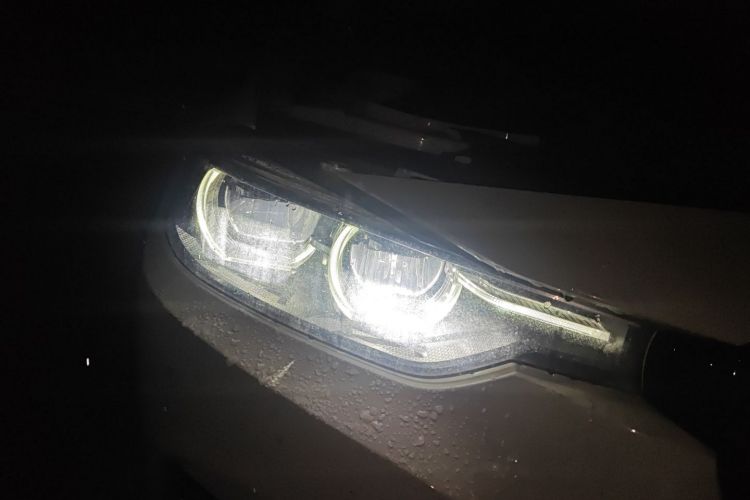 宝马3系 2019款 320i M运动曜夜版车身外观8