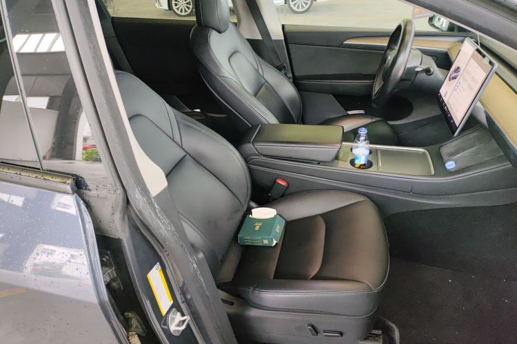 特斯拉 Model Y 2022款 后轮驱动版局部细节41