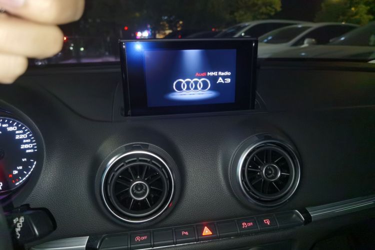 奥迪A3 2016款 Sportback 35 TFSI 领英型中控内饰16