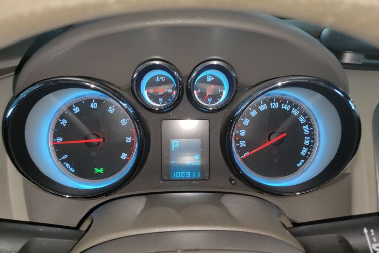 别克 英朗 2013款 GT 1.6L 自动时尚版中控内饰14