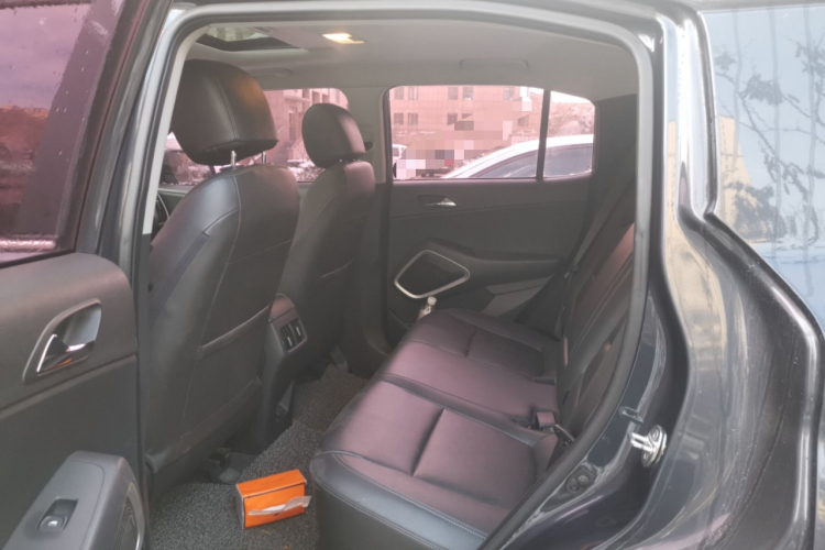 北京现代ix35 2018款 2.0L 自动两驱智勇·畅享版中控内饰21