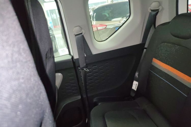 五菱汽车 宏光MINIEV 2022款 轻松款 磷酸铁锂中控内饰7003