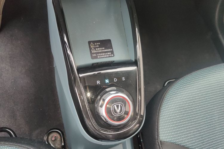 长安欧尚 奔奔E-Star 2022款 国民版 多彩限量款（快充版）磷酸铁锂局部细节18