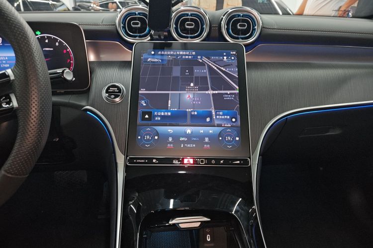 奔驰GLC 2023款 改款 GLC 260 L 4MATIC 豪华型 7座中控内饰16