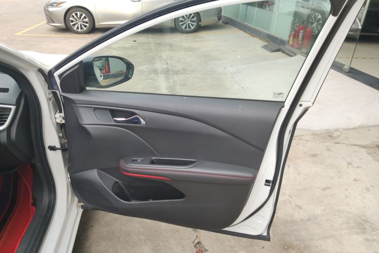 雪佛兰 科鲁泽 2020款 轻混 RS 330T 自动畅快版中控内饰7005