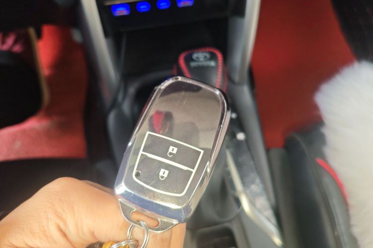 丰田 锋兰达 2022款 2.0L CVT领先版中控内饰11