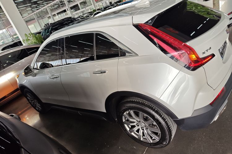 凯迪拉克XT4 2018款 28T 两驱领先型车身外观4