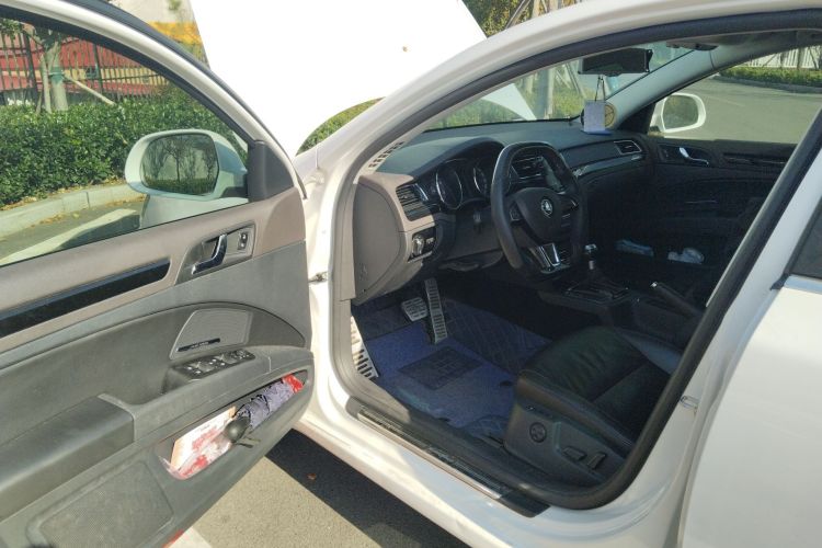 斯柯达 速尊 2014款 2.0TSI L&K限量版中控内饰20