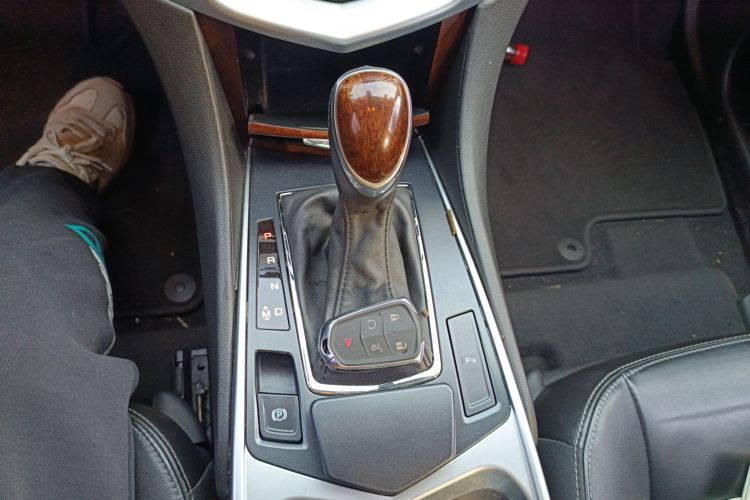 凯迪拉克SRX 2015款 3.0L 精英型中控内饰18