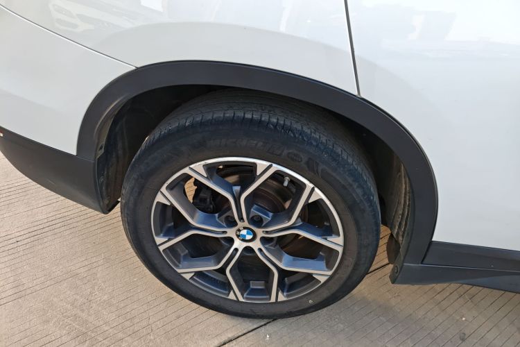 宝马X1 2021款 改款 sDrive25Li 领先型车身外观6008