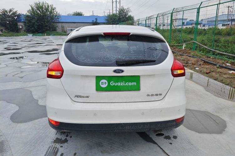 福特 福克斯 2015款 两厢 1.6L 自动风尚型车身外观6