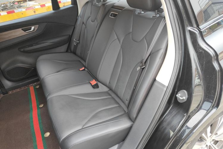 红旗E-QM5 2022款 431km 充电乐享版中控内饰7004