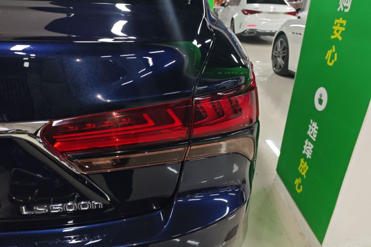 雷克萨斯LS 2021款 500h 豪华版车身外观9