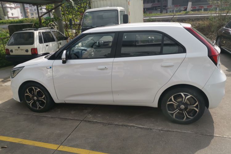 名爵3 2017款 1.5L 自动智联豪华版车身外观4