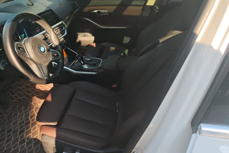 宝马3系 2022款 325Li M运动套装中控内饰19