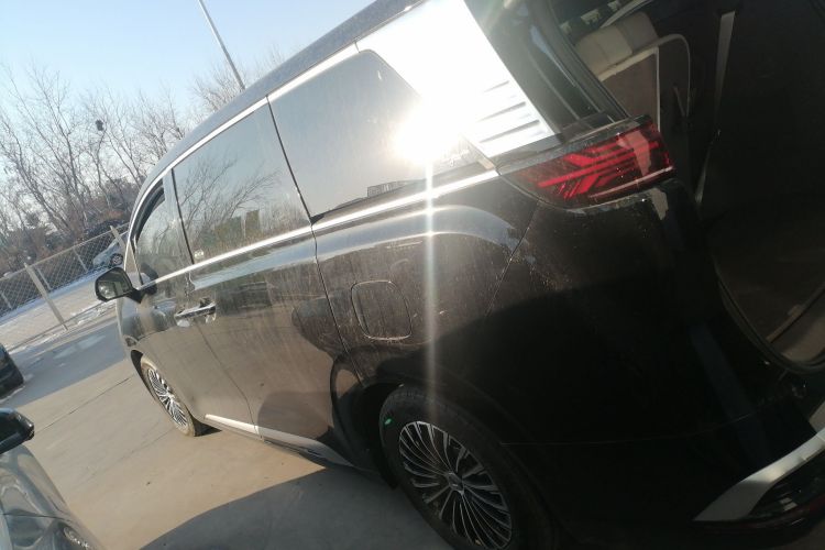 腾势D9 2022款 DM-i 970 四驱旗舰型车身外观4