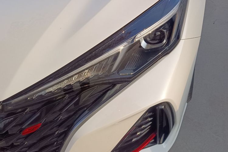 长安 逸动 2025款 PLUS 1.4T 双离合高能版局部细节36