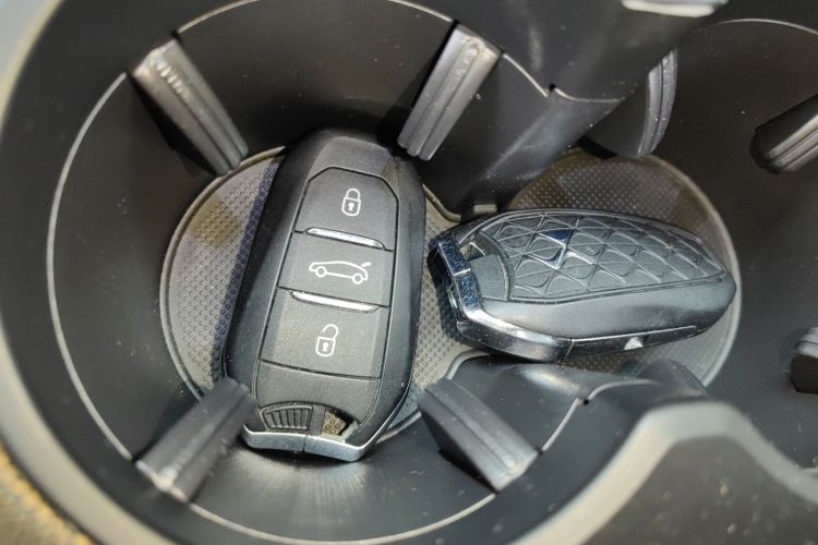 DS 7 2020款 35THP 蒙马特版中控内饰11