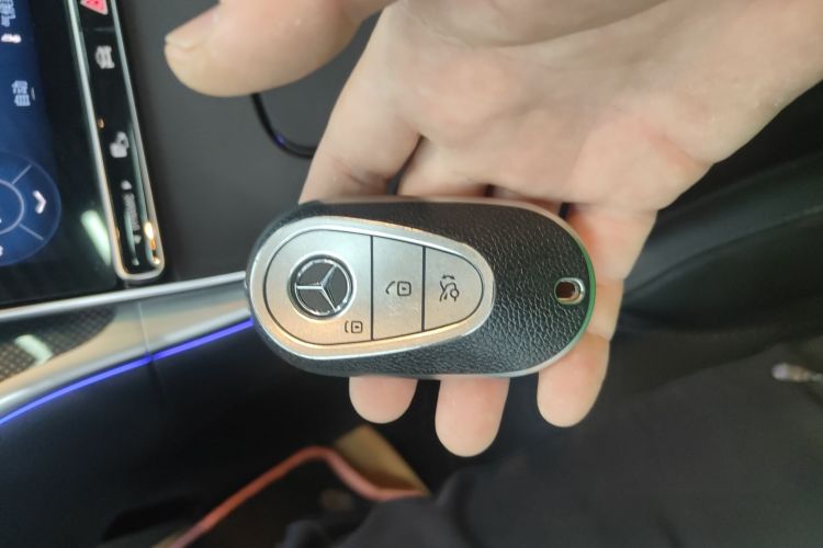 奔驰C级 2025款 C 260 L 运动版中控内饰11