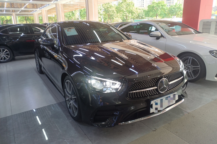 奔驰E级(进口) 2023款 改款 E 300 轿跑车车身外观3