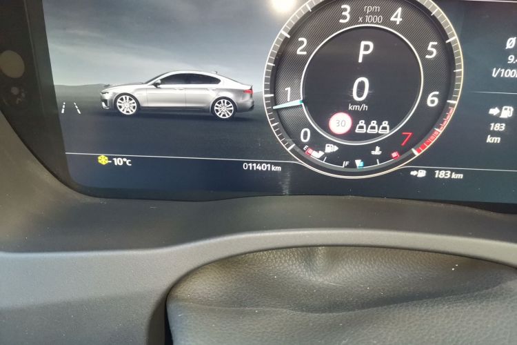 捷豹XEL 2024款 2.0T 250PS R-DYNAMIC S耀黑运动版中控内饰15