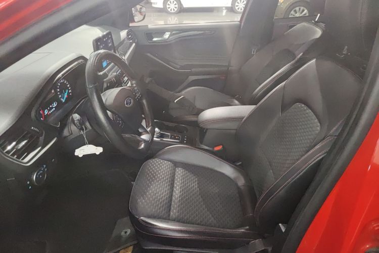 福特 福克斯 2020款 三厢 EcoBoost 180 自动ST Line中控内饰19