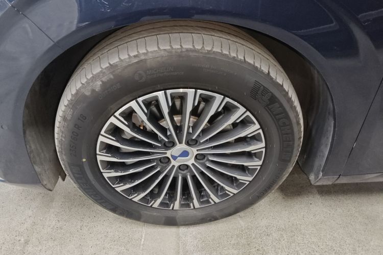 腾势D9 2024款 DM-i 980 四驱旗舰型车身外观6007