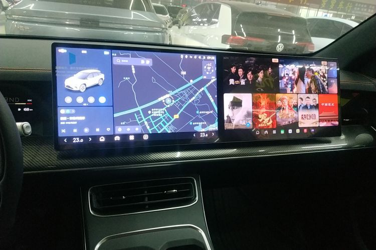 哪吒汽车 哪吒L 2024款 增程 310 闪充红衣版中控内饰16